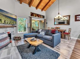 Carnelian Bay 2BR + Loft Near Beach & Trails, hotel in Carnelian Bay