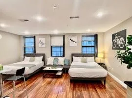 406 Luxury KING BED in central city of Philad