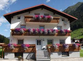 Haus Alpenrose, hotel com estacionamento em Sankt Leonhard im Pitztal