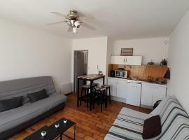 Au calme à 2min mer Parking Balcon Wifi Clim!, hôtel à Six-Fours-les-Plages