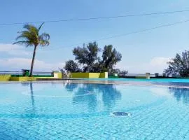 Sunshine Bay Resort by NG