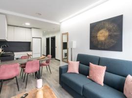 Apartamentos GO La Circular - Parking Gratuito، فندق مع موقف سيارات في بلد الوليد