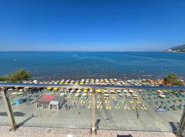 Roxhensi Apartments, hotel u gradu Shëngjin