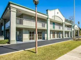 Quality Inn & Suites near Panama City Beach