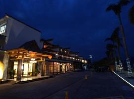 Royal Bay Hotel, hotel di Jing'an