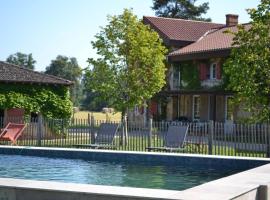 La Ferme du Domaine de Bassol - Piscine & Billard, hotel a Mézériat