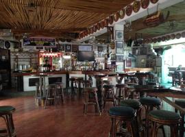 Harleys Pub and Hotel, hotel poblíž Letiště Subic Bay - SFS, Olongapo