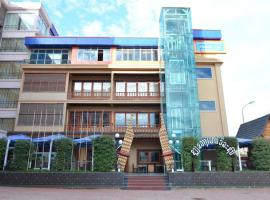 Anoulack Khen Lao Hotel, ξενοδοχείο με πάρκινγκ στο Muang Phônsavan