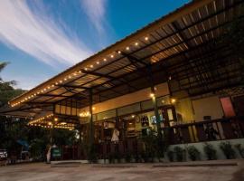 Sunday J Resort & Restaurant, hotel in Ban Bang Saen (1)