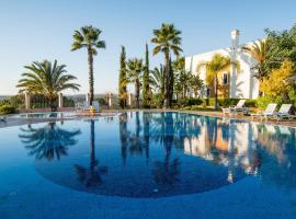Portimao Elegant House With Pool by Homing, hotel in Portimão