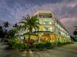 Ramada Suites By Wyndham Seafront Coral Coast, hotel v destinaci Korotogo