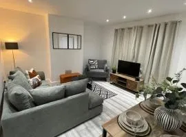 Luxury 3 Bed House - 10 min walk from Dartford Town Centre - Fully Refurbished