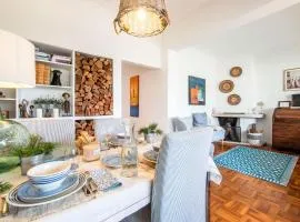 Elegant Apartment in Cascais with Fireplace - 80 m²