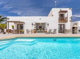 Cuarto Botánico Studio - Shared Pool - Central Island Location - 10 mins drive to Famara and La Santa
