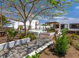 Bodega Botanica - Shared Pool - Central Island Location - 10 mins drive to Famara and La Santa