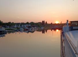 Odyssée gîte sur Péniche, ξενοδοχείο σε Saint-Valery-sur-Somme