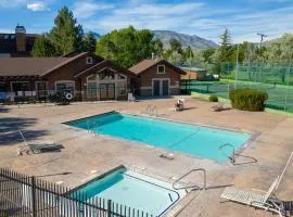 Lakeside Escape 2 BR with Hot Tub