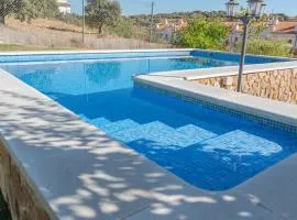 Casa con jardín y piscina privada