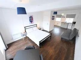 Centrally located flat in Leicester Square