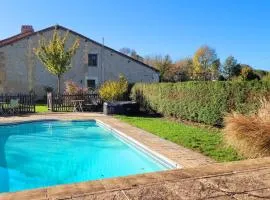 Chambre, sauna, piscine à la campagne