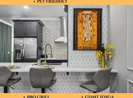 5 Bdr 4,5 Bth Villa - Pool Table - Fenced Yard