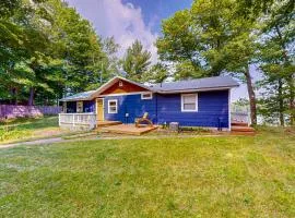 2BR Cabin with Shared Lake Access!
