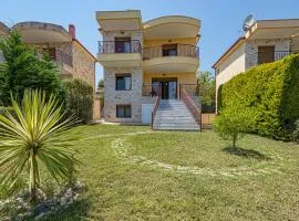 Holiday home with panoramic view of the forest