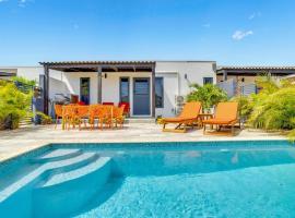 FourVillas with Private Magnesium Pool 3 min to the Beach & Dive Rinse Tank, hôtel spa à Belnem