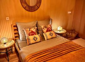 Bohème Spa&Sauna Orléans, hotel with hot tubs in Saint-Jean-de-Braye