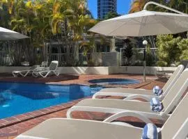 The Crest Apartments - Main Beach
