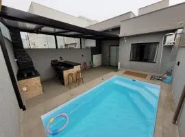 Casa com piscina e espaço gourmet 300m do mar