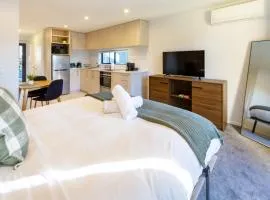 Single Level Studio Escape on Wilmer St - Central