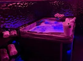 Love Room Secret-private jacuzzi spa & cinéma Bucuresti