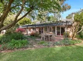 Elmwood, Your Private Garden Retreat Minutes from Berry