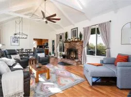 Buckeye Bungalow w hot tub/firepit/views Pet Friendly