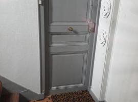suresnes centre, hotel in Suresnes
