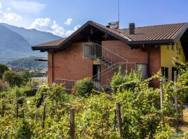 Casa Menek, Darfo Boario Terme Ospitar, hotel v destinaci Darfo