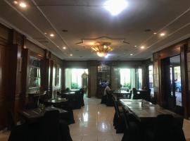 Larisae Setia Kawan Hotel、Kadiporoのホテル