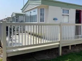 Sealands park, sleeps 6, WiFi, heating, veranda,beach access