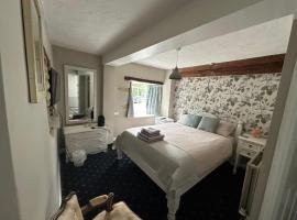 The Black Horse Inn, хотел в Дърсли