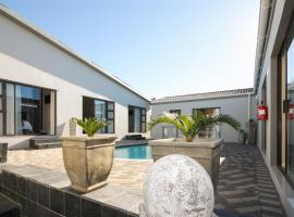 Le Blue Guesthouse, hotel dekat Swartkops River, Port Elizabeth