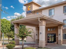 Comfort Inn & Suites, hotel v destinaci Seguin