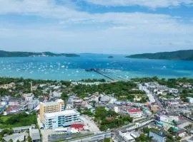 Bright & Breezy -1BR T1-211