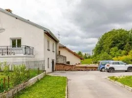 Maison conviviale avec cheminée à Hauts-de-Bienne