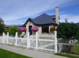 The White Brick Inn, hotel near The Palisades Stewardship Education Centre, Jasper