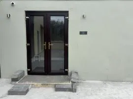 Private Detached Small Bedroom and Bathroom Only