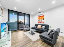 Chic 2 BR Apt with Parking & Darling Harbour-10mins walk