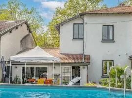 Maison à Lyon Parilly avec Piscine, Jardin, Parking Privé & Proche Eurexpo