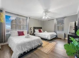 Affordable 2BR Condo, Walk to Downtown Attractions