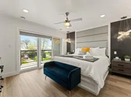 Luxury 3 level, 3 Bedroom 171-8 Condos